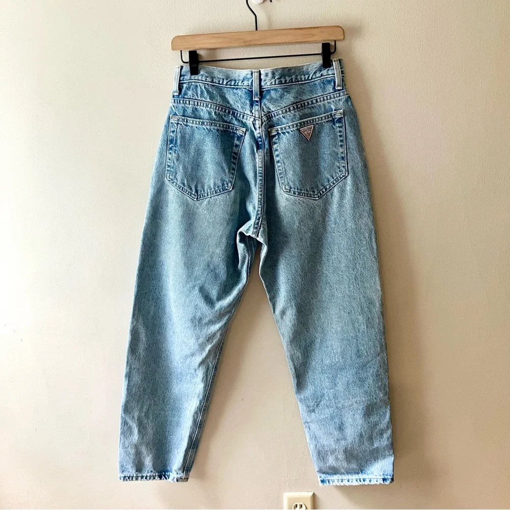 GUESS Vintage 90s Mom Jean Light Wash - Picture 2 of 8
